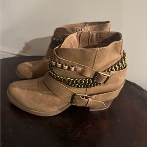 Authentic American Heritage Brown Ankle Boots with Chain Accent Size 8